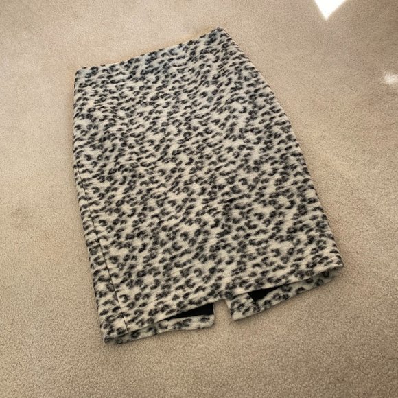 Ann Taylor Snow Leopard Print Wool Blend Skirt US6 - Picture 3 of 6